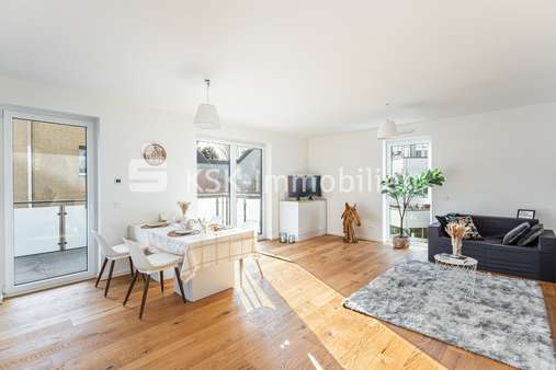 Wohnzimmer - Etagenwohnung in 50226 Frechen mit 100m² kaufen