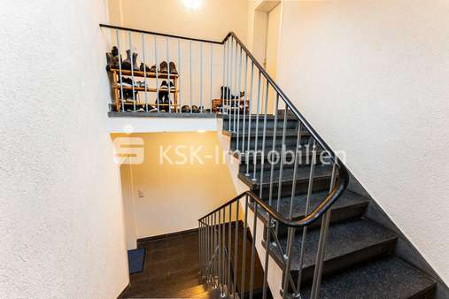 105965 Treppenhaus - Dachgeschosswohnung in 53840 Troisdorf mit 73m² günstig kaufen