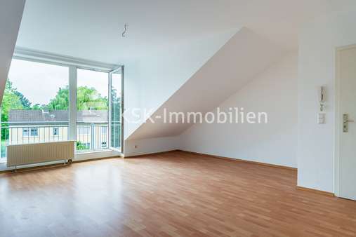 105965 Wohnzimmer - Dachgeschosswohnung in 53840 Troisdorf mit 73m² kaufen