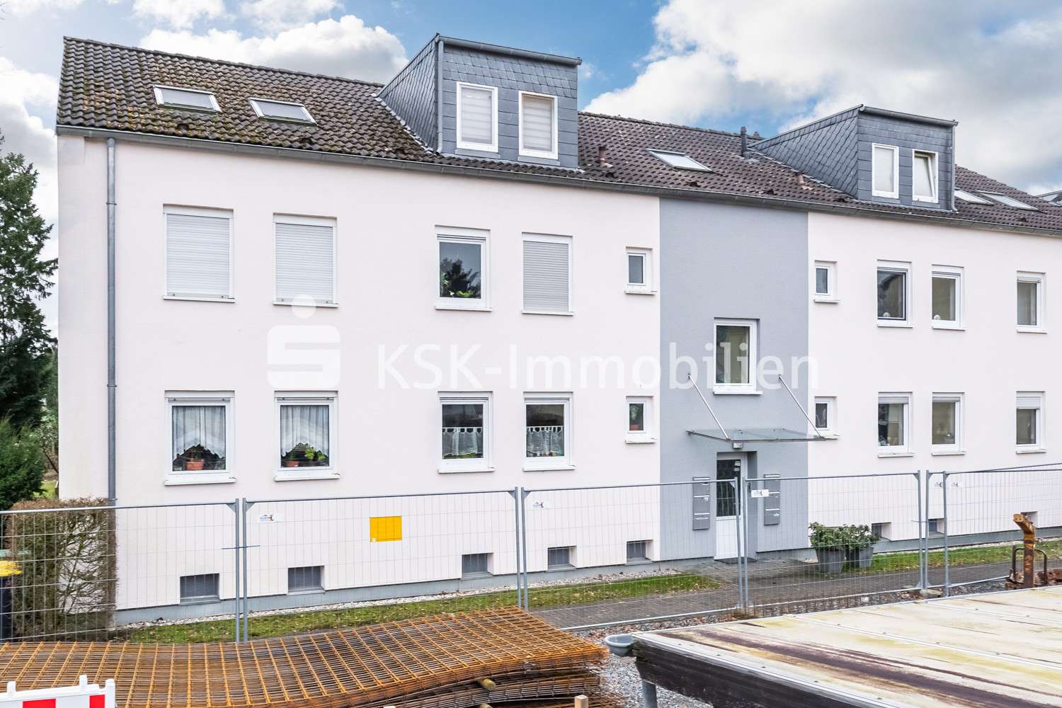 105965 Außenansicht - Dachgeschosswohnung in 53840 Troisdorf mit 73m² günstig kaufen