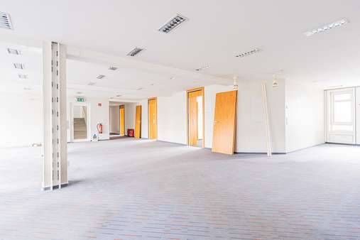 112008 Büro Erdgeschoss - Bürofläche in 51399 Burscheid mit 338m² günstig mieten