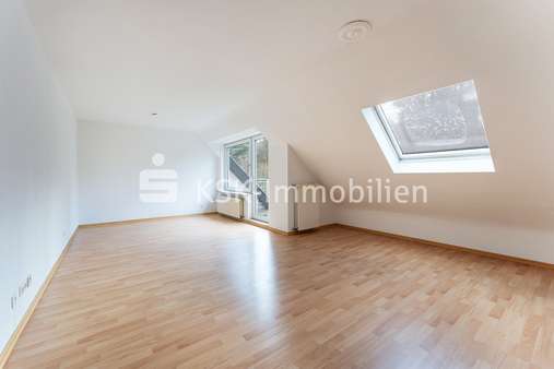 113796 Wohnzimmer Obergeschoss - Maisonette-Wohnung in 51465 Bergisch Gladbach mit 102m² günstig kaufen