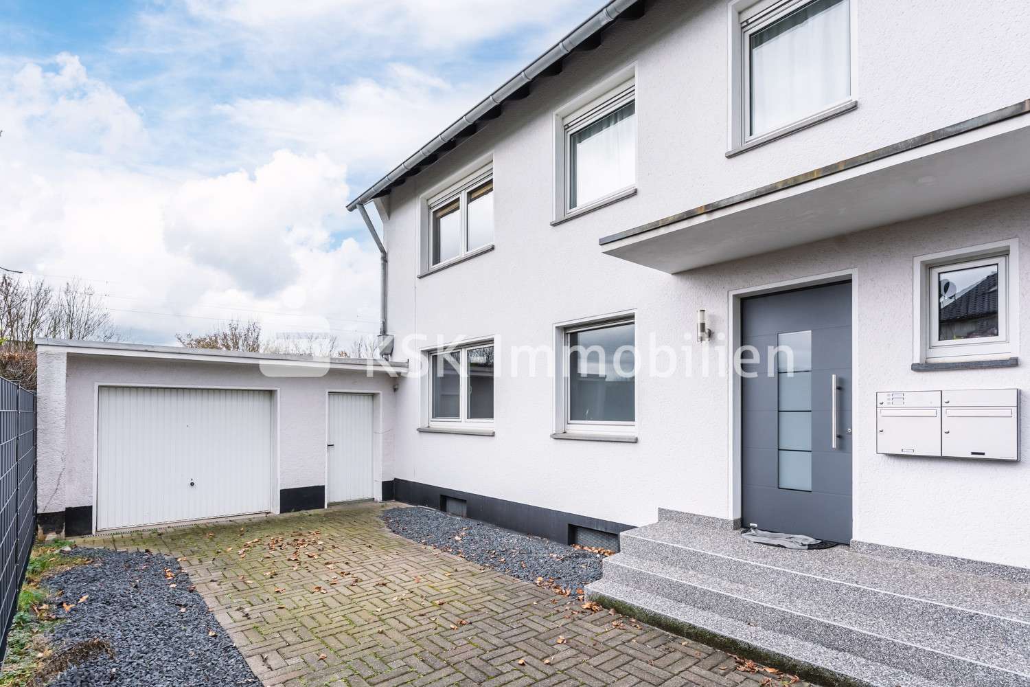 110516 Außenansicht - Zweifamilienhaus in 53757 Sankt Augustin mit 171m² günstig kaufen