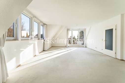 113654 Wohnzimmer  - Dachgeschosswohnung in 51429 Bergisch Gladbach Bensberg mit 100m² kaufen