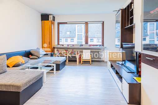 115375 Wohnzimmer - Etagenwohnung in 51503 Rösrath mit 81m² günstig kaufen