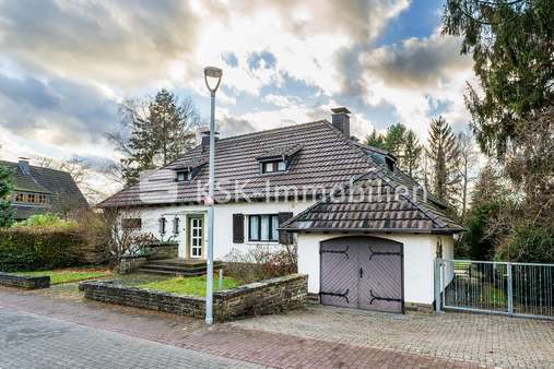 111241 Straßenansicht - Einfamilienhaus in 51429 Bergisch Gladbach mit 119m² günstig kaufen