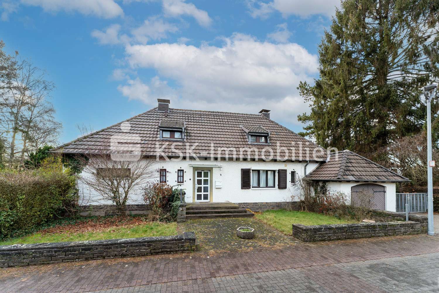111241 Außenansicht - Einfamilienhaus in 51429 Bergisch Gladbach mit 119m² günstig kaufen