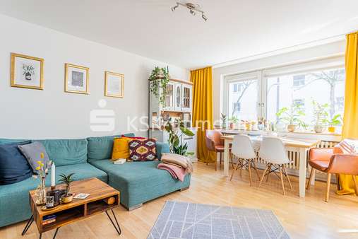 115538 Wohnzimmer Bild 1 - Etagenwohnung in 50937 Köln mit 43m² günstig kaufen