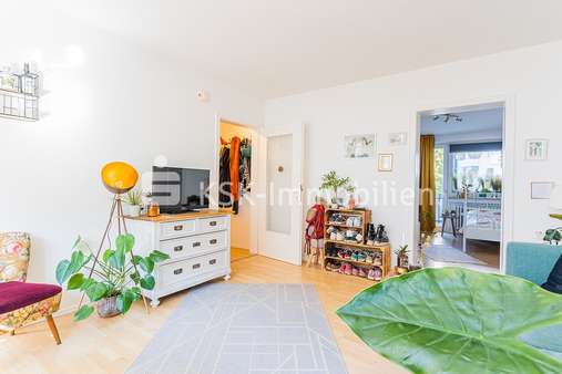115538 Wohnzimmer Bild 2 - Etagenwohnung in 50937 Köln mit 43m² günstig kaufen