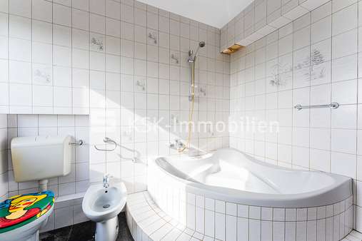 114391 Badezimmer Erdgeschoss - Einfamilienhaus in 50859 Köln / Weiden mit 237m² günstig kaufen