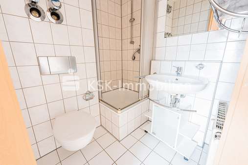 114826 Badezimmer Dachgeschoss  - Maisonette-Wohnung in 51503 Rösrath / Stümpen mit 48m² kaufen