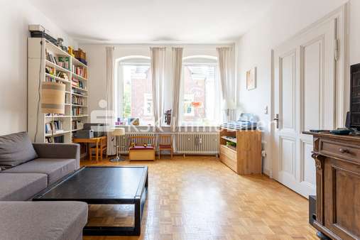 116504 Wohnzimmer Obergeschoss - Mehrfamilienhaus in 50829 Köln mit 236m² günstig kaufen