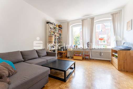 116504 Wohnzimmer  Obergeschoss - Mehrfamilienhaus in 50829 Köln mit 236m² günstig kaufen