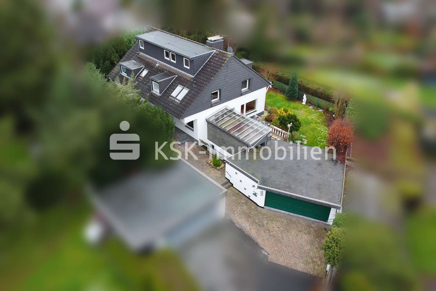 111175 Drohnenaufnahme  - Zweifamilienhaus in 50169 Kerpen mit 252m² kaufen