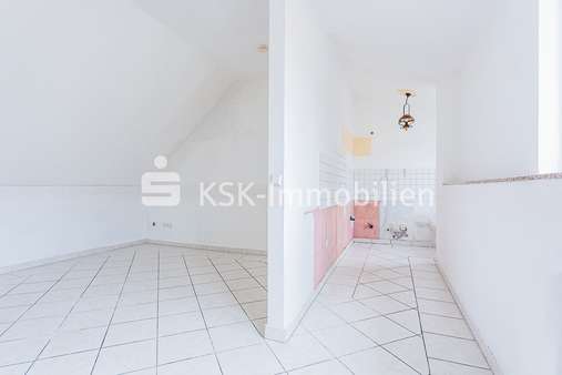 115238 Wohnzimmer  - Dachgeschosswohnung in 50127 Bergheim mit 70m² günstig kaufen