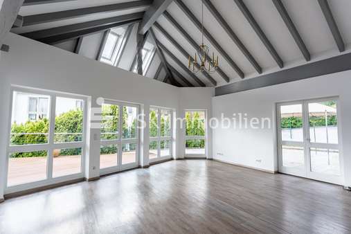 114341 Wohnzimmer Erdgeschoss - Einfamilienhaus in 53721 Siegburg mit 250m² günstig kaufen