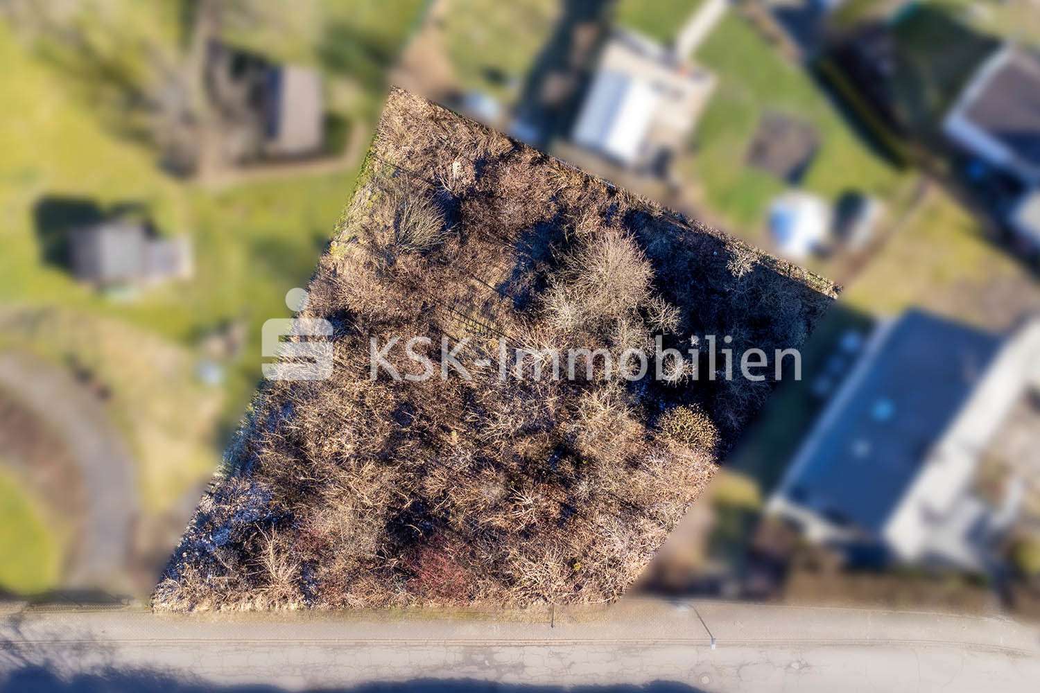 114041 Drohnenaufnahme - Grundstück in 57489 Drolshagen mit 876m² günstig kaufen