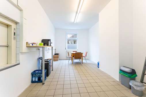 116172 Küche - Bürofläche in 51580 Reichshof mit 233m² günstig kaufen