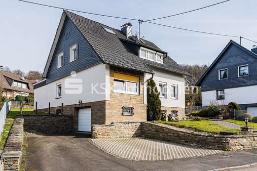 100214 Vorderansicht - Zweifamilienhaus in 51580 Reichshof mit 163m² günstig kaufen