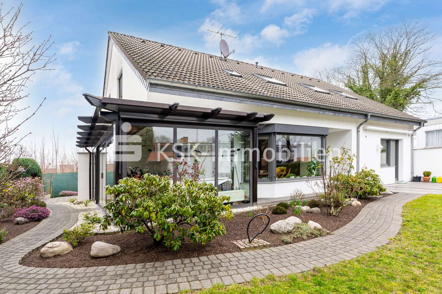 112621 Außenaufnahme  - Einfamilienhaus in 52428 Jülich mit 187m² günstig kaufen