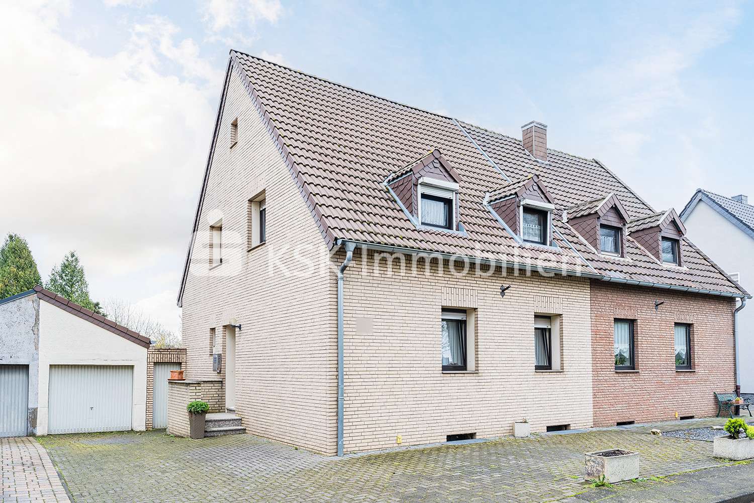 117004 Außenansicht - Doppelhaushälfte in 50126 Bergheim / Thorr mit 102m² günstig kaufen