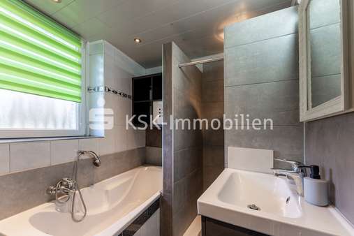 105397 Bad Erdgeschoss - Maisonette-Wohnung in 53332 Bornheim mit 187m² günstig kaufen
