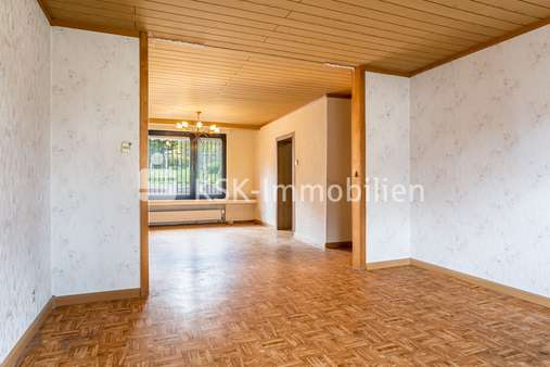 110782 Wohnzimmer und Essbereich Erdgeschoss - Einfamilienhaus in 50354 Hürth / Gleuel mit 107m² günstig kaufen