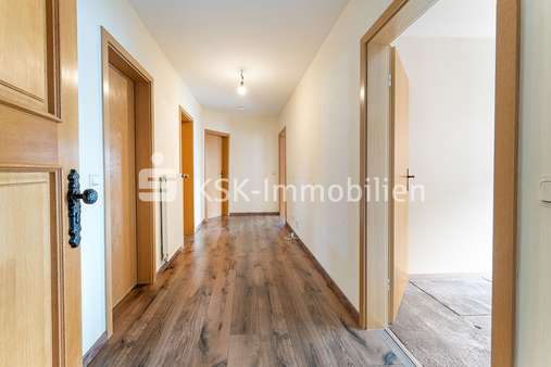 112423 Wohnung 1 Flur Eingang - Mehrfamilienhaus in 53604 Bad Honnef mit 231m² als Kapitalanlage günstig kaufen