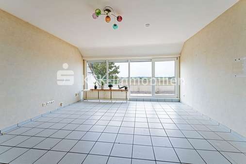 116646 Wohnzimmer  - Dachgeschosswohnung in 41542 Dormagen mit 82m² kaufen