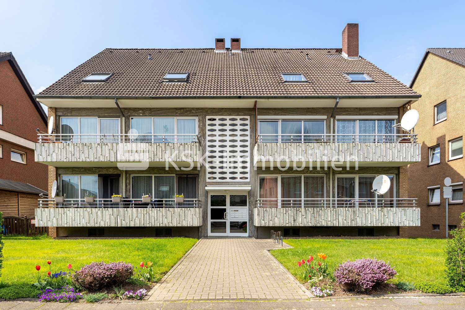 116646 Außenansicht - Dachgeschosswohnung in 41542 Dormagen mit 82m² günstig kaufen