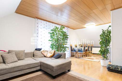 112910 Wohn und Essbereich Dachgeschoss - Mehrfamilienhaus in 51674 Wiehl mit 271m² günstig kaufen