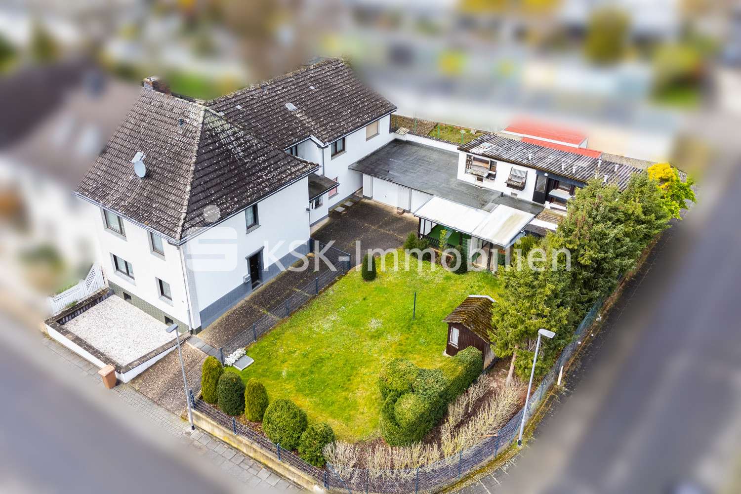 96938 Drohnenaufname - Zweifamilienhaus in 50374 Erftstadt / Bliesheim mit 200m² kaufen