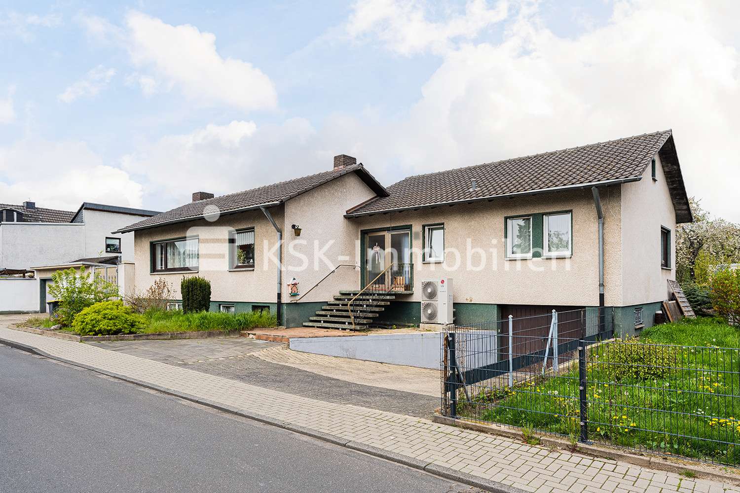 121500 Vorderansicht - Einfamilienhaus in 53919 Weilerswist mit 123m² günstig kaufen