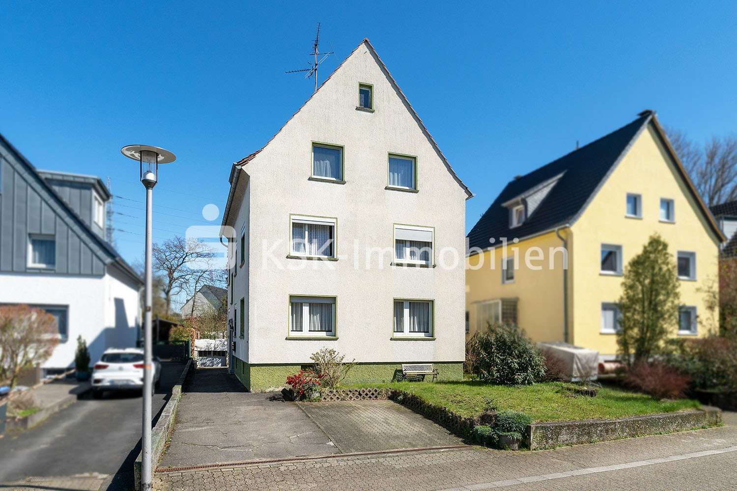 109060 Außenansicht - Mehrfamilienhaus in 51469 Bergisch Gladbach mit 211m² günstig kaufen