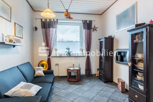 112419 Wohnzimmer Erdgeschoss - Doppelhaushälfte in 53229 Bonn / Beuel mit 92m² günstig kaufen
