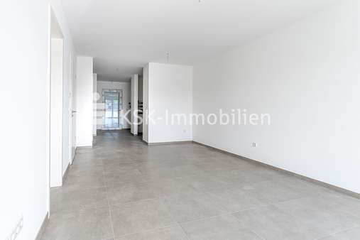 119416 Wohn-und Esszimmer - Etagenwohnung in 51399 Burscheid mit 82m² mieten