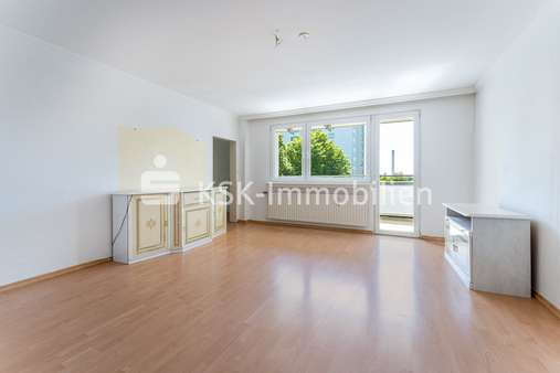 112040 Wohnzimmer - Etagenwohnung in 51465 Bergisch Gladbach mit 79m² kaufen