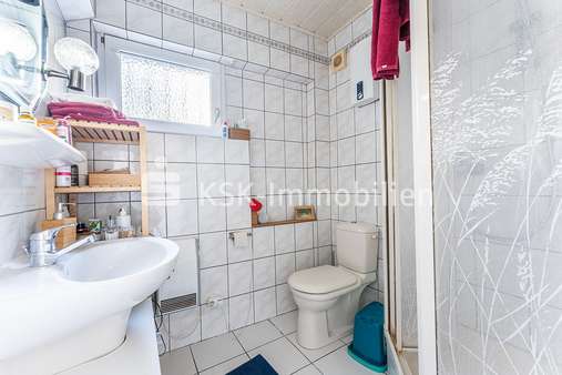 118787 Badezimmer Erdgeschoss - Einfamilienhaus in 50321 Brühl mit 145m² kaufen