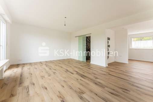 121525 Wohn- und Esszimmer Erdgeschoss - Doppelhaushälfte in 53797 Lohmar-Birk mit 122m² kaufen