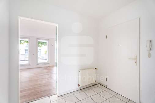 Flur - Erdgeschosswohnung in 53773 Hennef (Sieg) mit 104m² kaufen