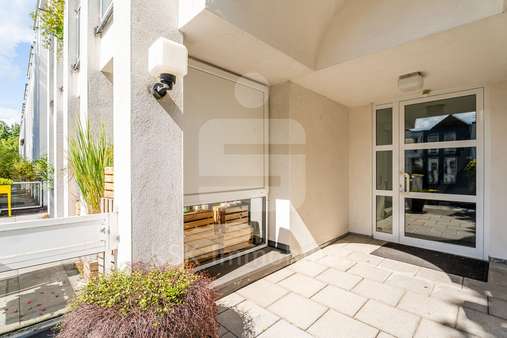 Hauseingang - Erdgeschosswohnung in 53773 Hennef (Sieg) mit 104m² kaufen