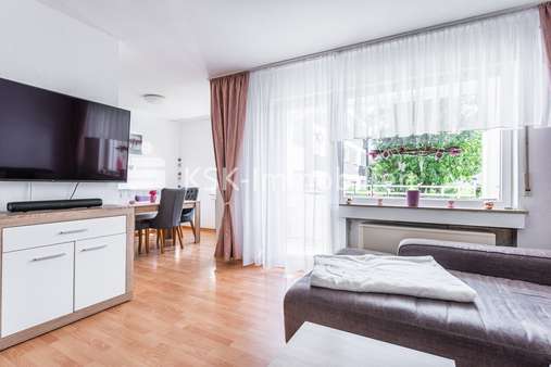 120075 Wohnzimmer Bild 2 - Etagenwohnung in 50321 Brühl mit 65m² kaufen