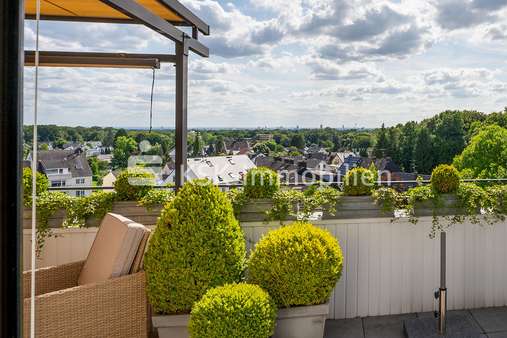 120515 Terrasse Blick - Penthouse-Wohnung in 51467 Bergisch Gladbach mit 125m² kaufen