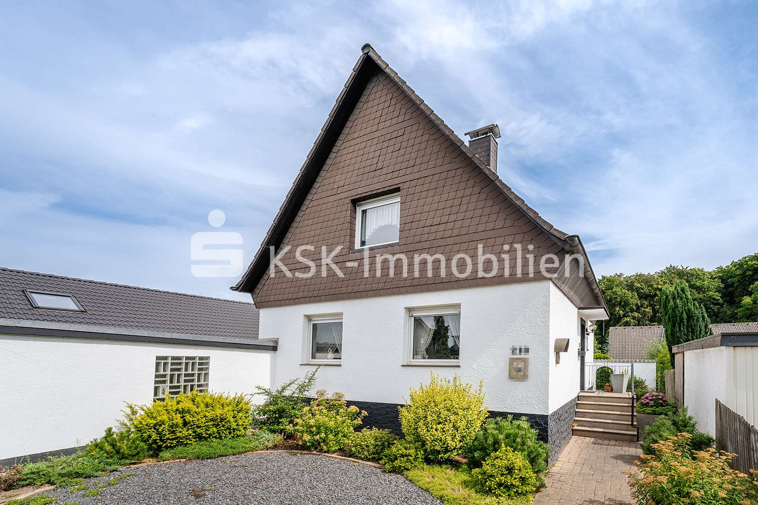120131 Außenansicht - Einfamilienhaus in 51467 Bergisch Gladbach / Nußbaum mit 111m² kaufen
