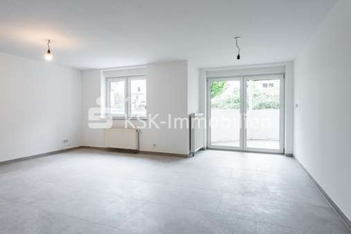 121118 Wohnzimmer - Souterrain-Wohnung in 50739 Köln / Longerich mit 80m² kaufen