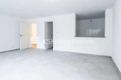 121118 Wohnzimmer  - Souterrain-Wohnung in 50739 Köln / Longerich mit 80m² kaufen