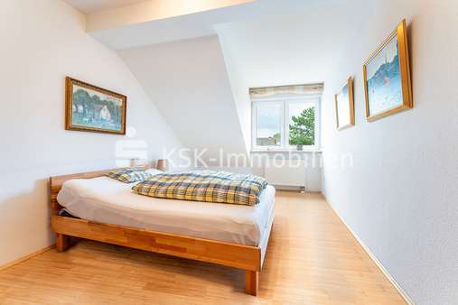 119467 Schlafzimmer - Dachgeschosswohnung in 50259 Pulheim mit 92m² kaufen