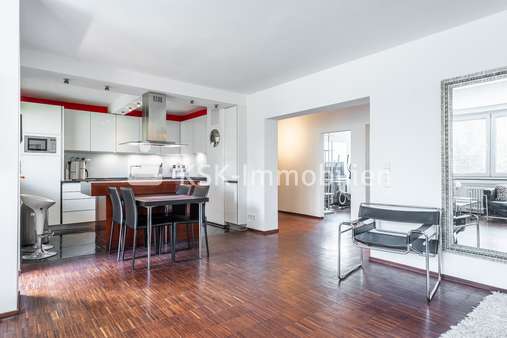 117210 Wohnzimmer  - Etagenwohnung in 50968 Köln mit 80m² kaufen
