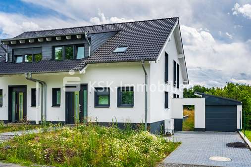 121800 Zufahrt Haus A - Doppelhaushälfte in 51570 Windeck mit 133m² kaufen