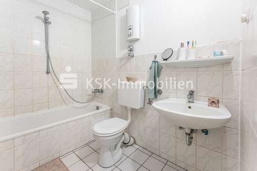 119165 Badezimmer - Etagenwohnung in 50823 Köln mit 74m² kaufen